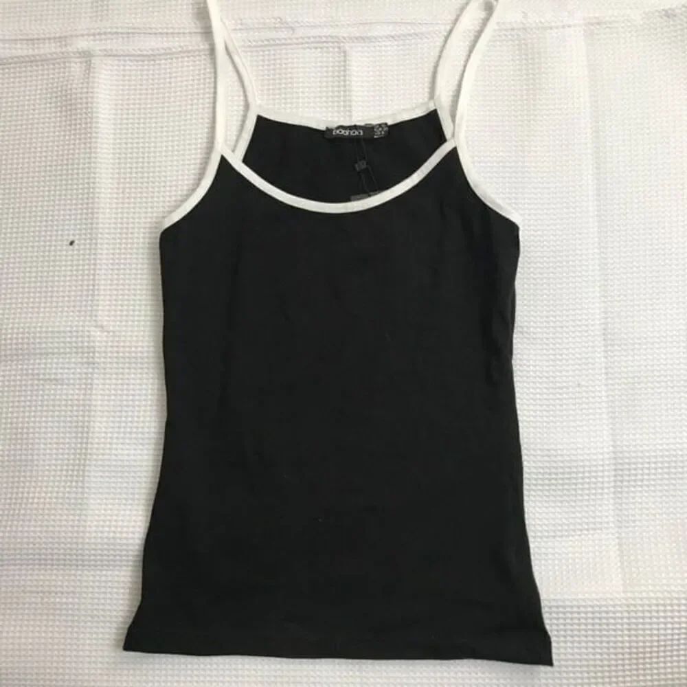 Boohoo size 4P black Tank Top….0195